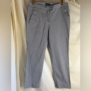 EUC Audrey & Celine Size 4 navy and white capris